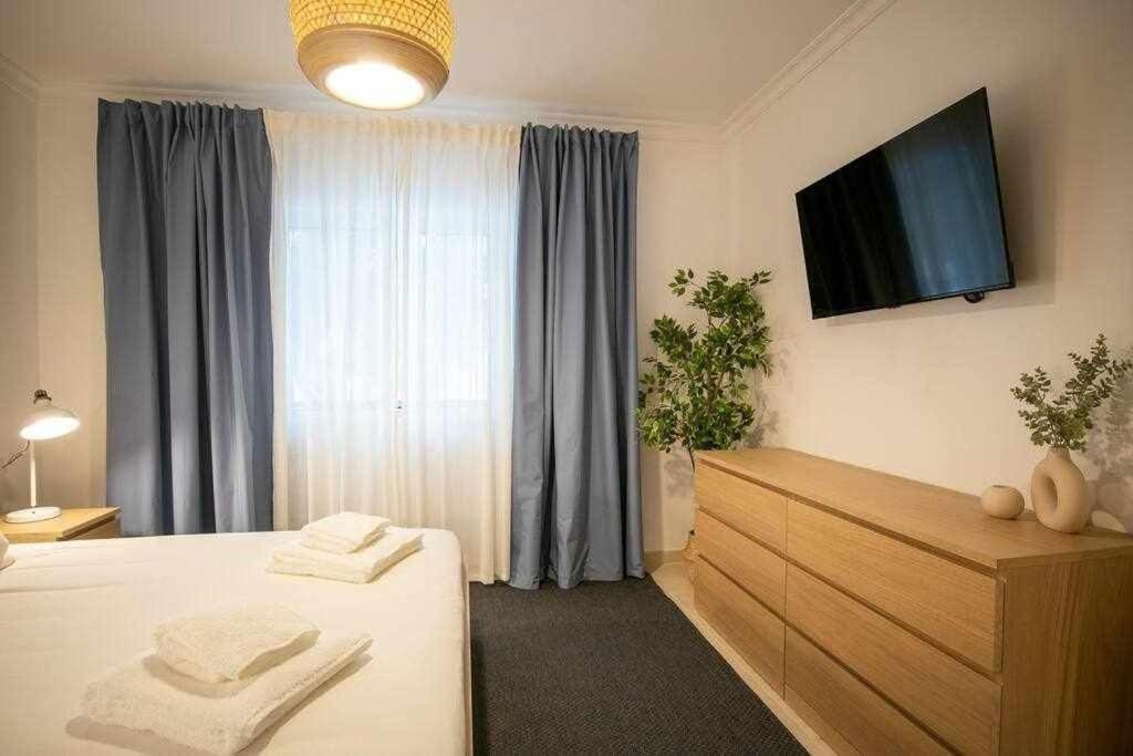 Modern 3Br Apt W/ Lg Terrace, Bbq, Ac & Parking 타비라 외부 사진