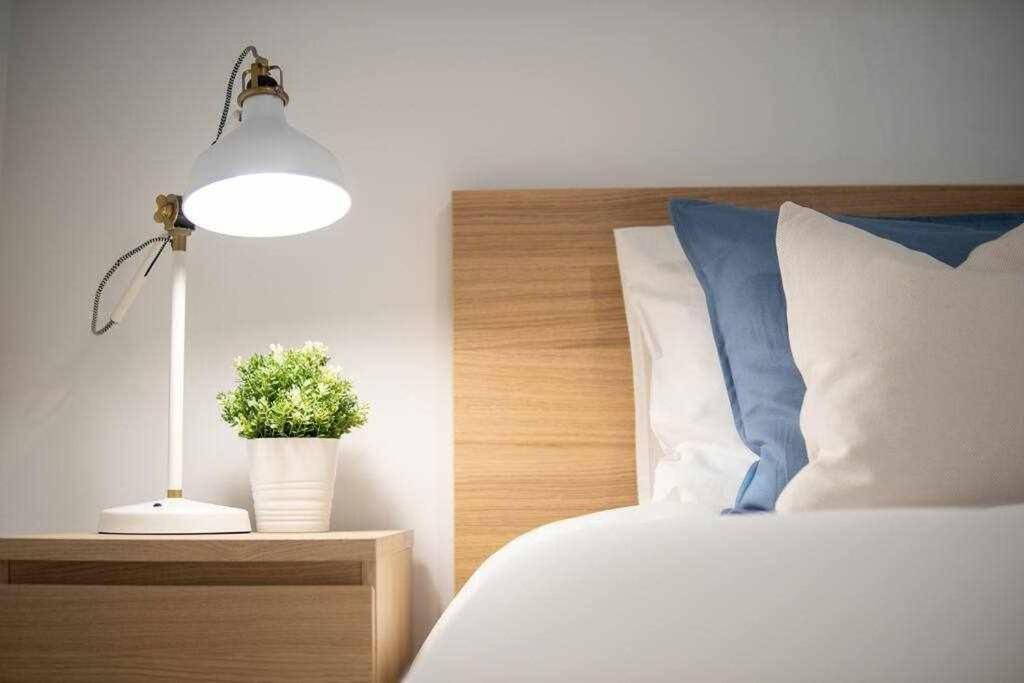 Modern 3Br Apt W/ Lg Terrace, Bbq, Ac & Parking 타비라 외부 사진