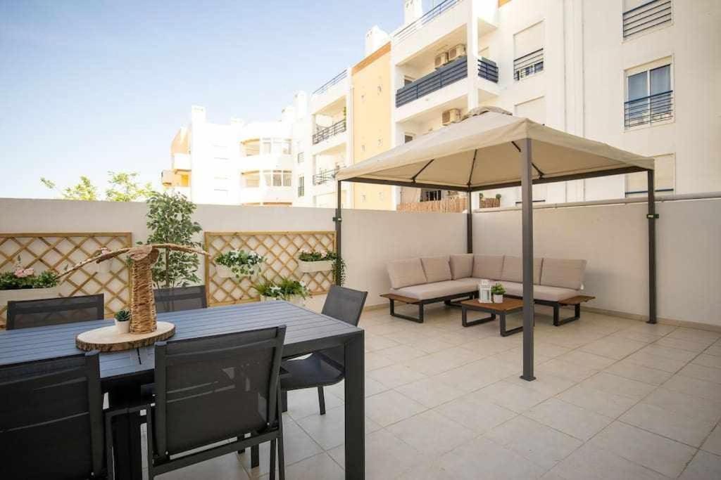 Modern 3Br Apt W/ Lg Terrace, Bbq, Ac & Parking 타비라 외부 사진