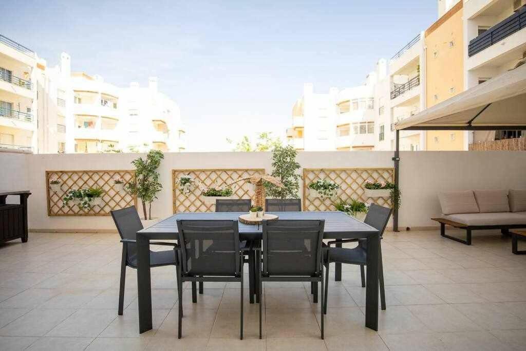 Modern 3Br Apt W/ Lg Terrace, Bbq, Ac & Parking 타비라 외부 사진