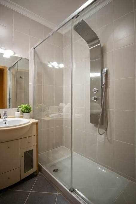 Modern 3Br Apt W/ Lg Terrace, Bbq, Ac & Parking 타비라 외부 사진