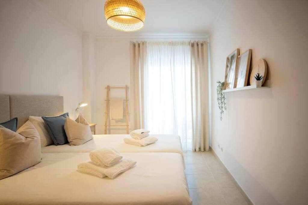 Modern 3Br Apt W/ Lg Terrace, Bbq, Ac & Parking 타비라 외부 사진