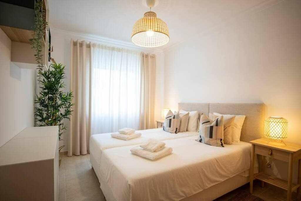 Modern 3Br Apt W/ Lg Terrace, Bbq, Ac & Parking 타비라 외부 사진