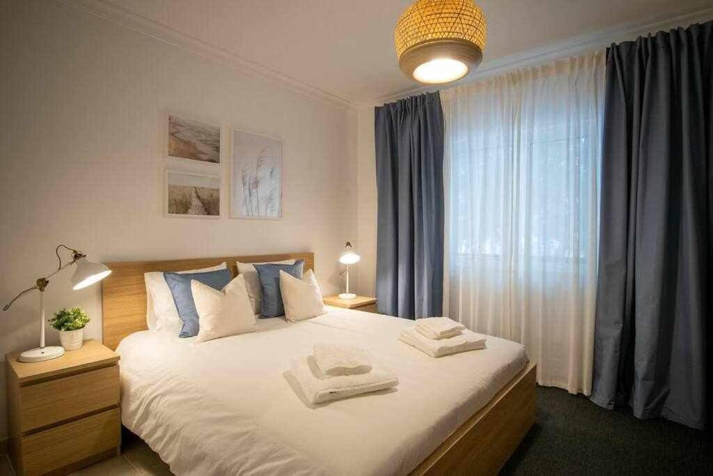 Modern 3Br Apt W/ Lg Terrace, Bbq, Ac & Parking 타비라 외부 사진