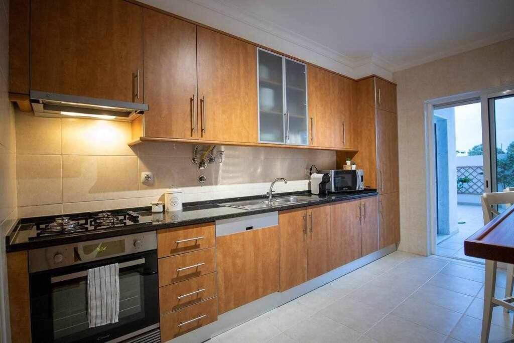 Modern 3Br Apt W/ Lg Terrace, Bbq, Ac & Parking 타비라 외부 사진